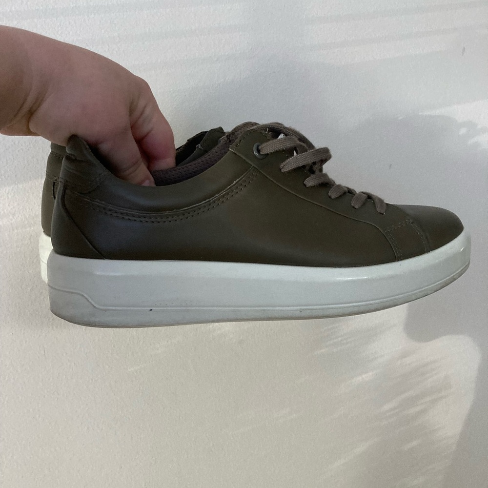 Ecco Olive Leather Sneakers 8(39)